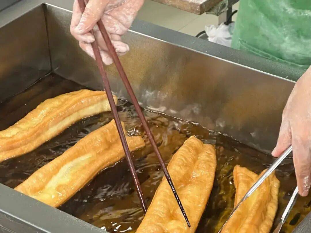 冬遊西海岸！打卡靈山衛街道熱氣騰騰的美食！