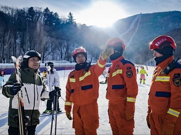 哈爾濱消防救援機動支隊護航亞布力冰雪旅遊季