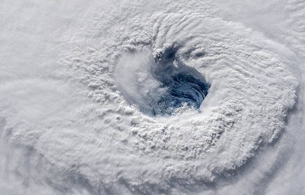 原創美國22州進入緊急狀態！居民湧入超市搶空貨架，中國領館緊急提醒