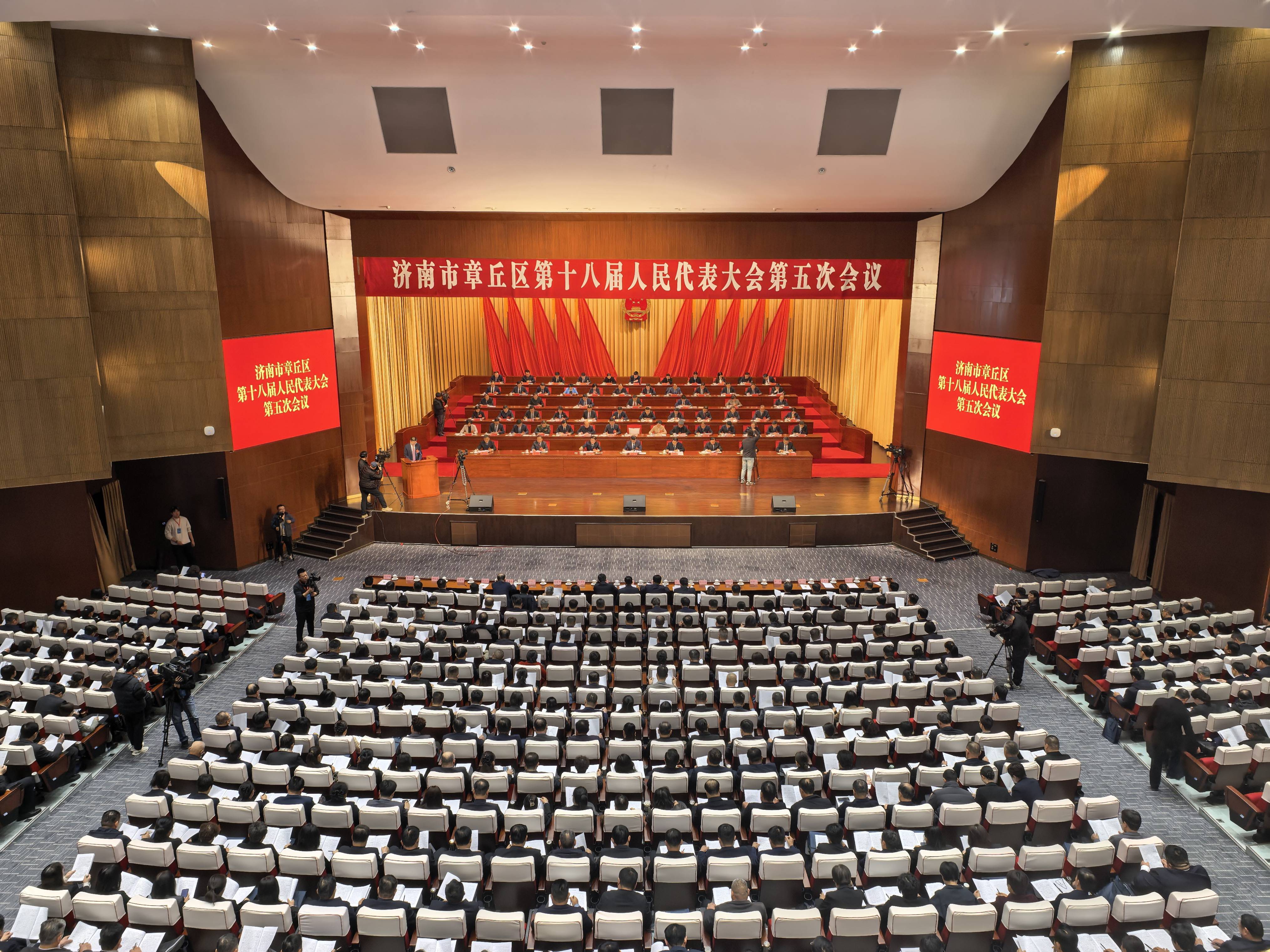 今年章丘區將竣工投用章丘四中繡源河校區，加快清照中學初中部規劃建設