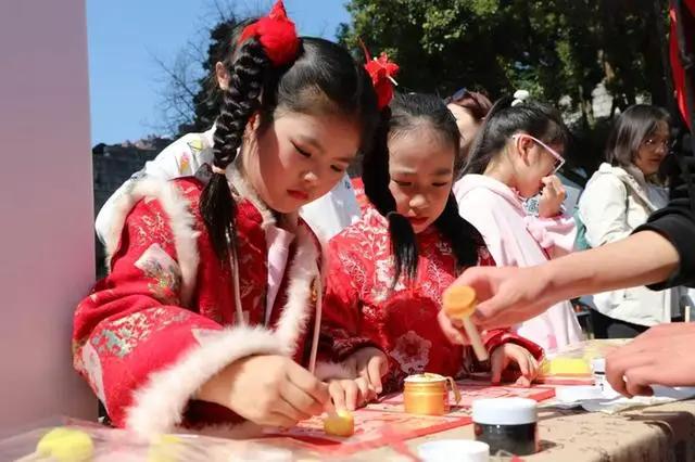 雲巖區圖書館舉辦“書香大拜年”春節活動