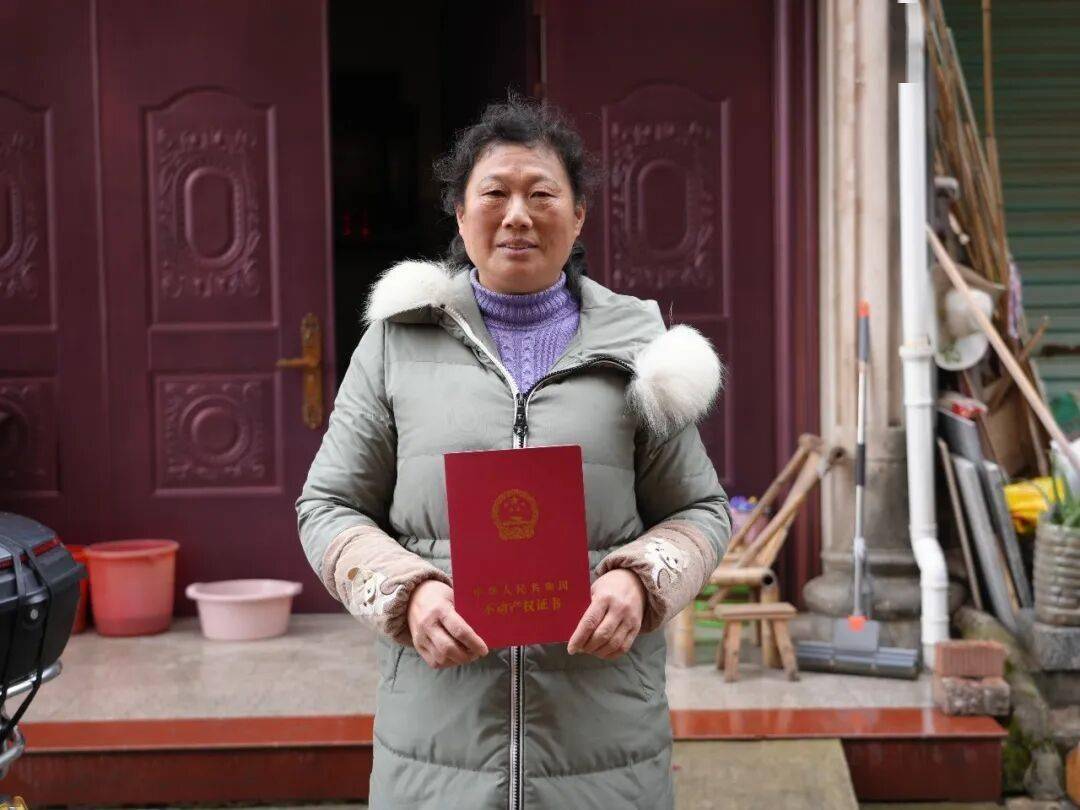 土地被“鎖死”，105本房產證“懸空”五年，誰把這盤“死棋”走活了？