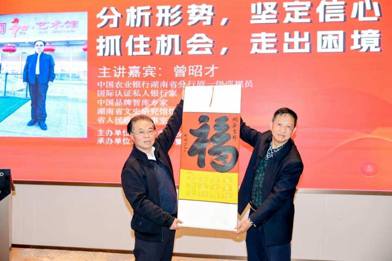 紮根人民 書法“五進”——曾昭才先生的藝術堅守與人民情懷