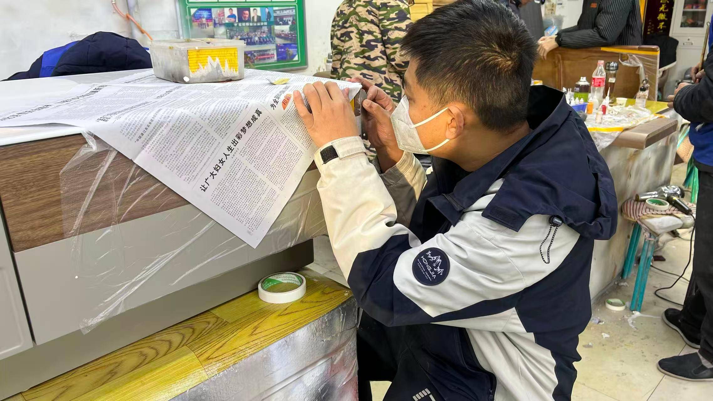 香河縣宏冠傢俱美容職業培訓學校：傢俱美容,地板修復,描金描銀修復,皮床修復,傢俱美容修復技術培訓先驅者