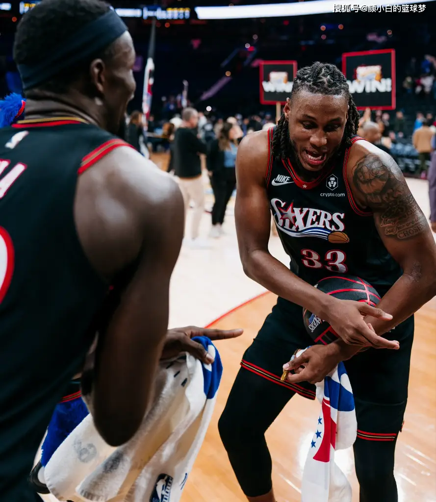 原創喬治替身是他？72萬鋒線背靠背轟42+17 賽場舞蹈引爆費城球館