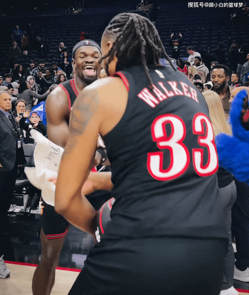 原創喬治替身是他？72萬鋒線背靠背轟42+17 賽場舞蹈引爆費城球館