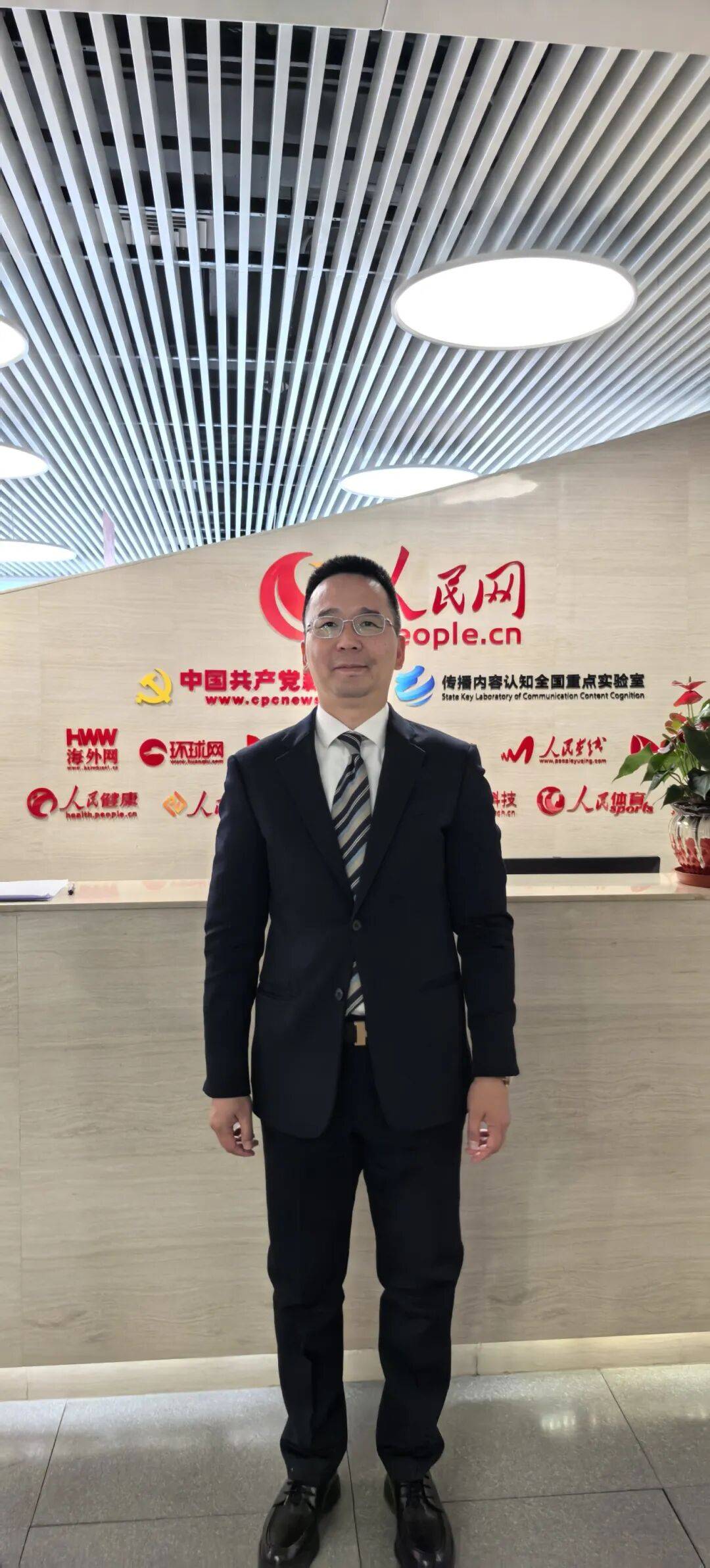 福臨門恆溫門窗創始人梁曉東受邀出席人民網·全國兩會“健康中國人”系列圓桌座談，共話發展新篇