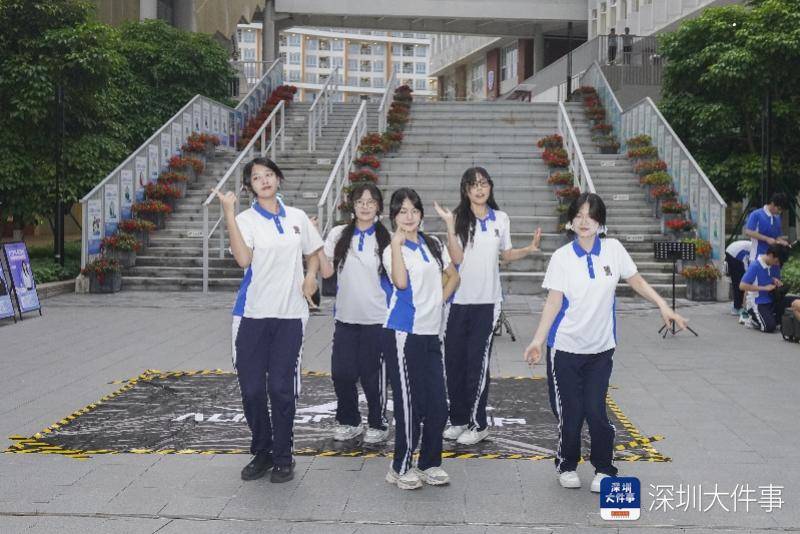 廣場秒變青春舞池！深圳這所高中舞蹈社“比舞招新”