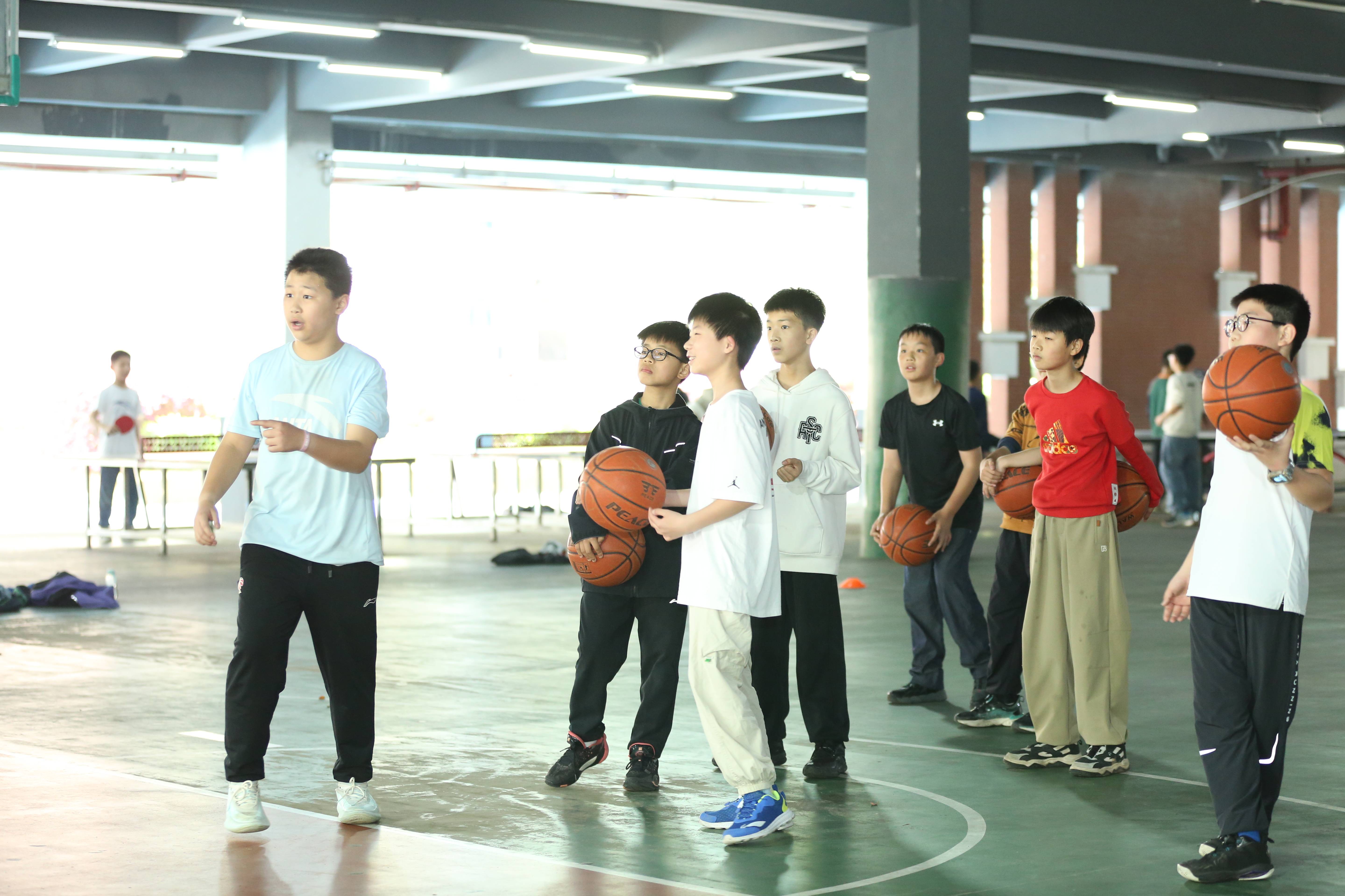 華益中學校園開放日，迎來近1000組準初中生家庭