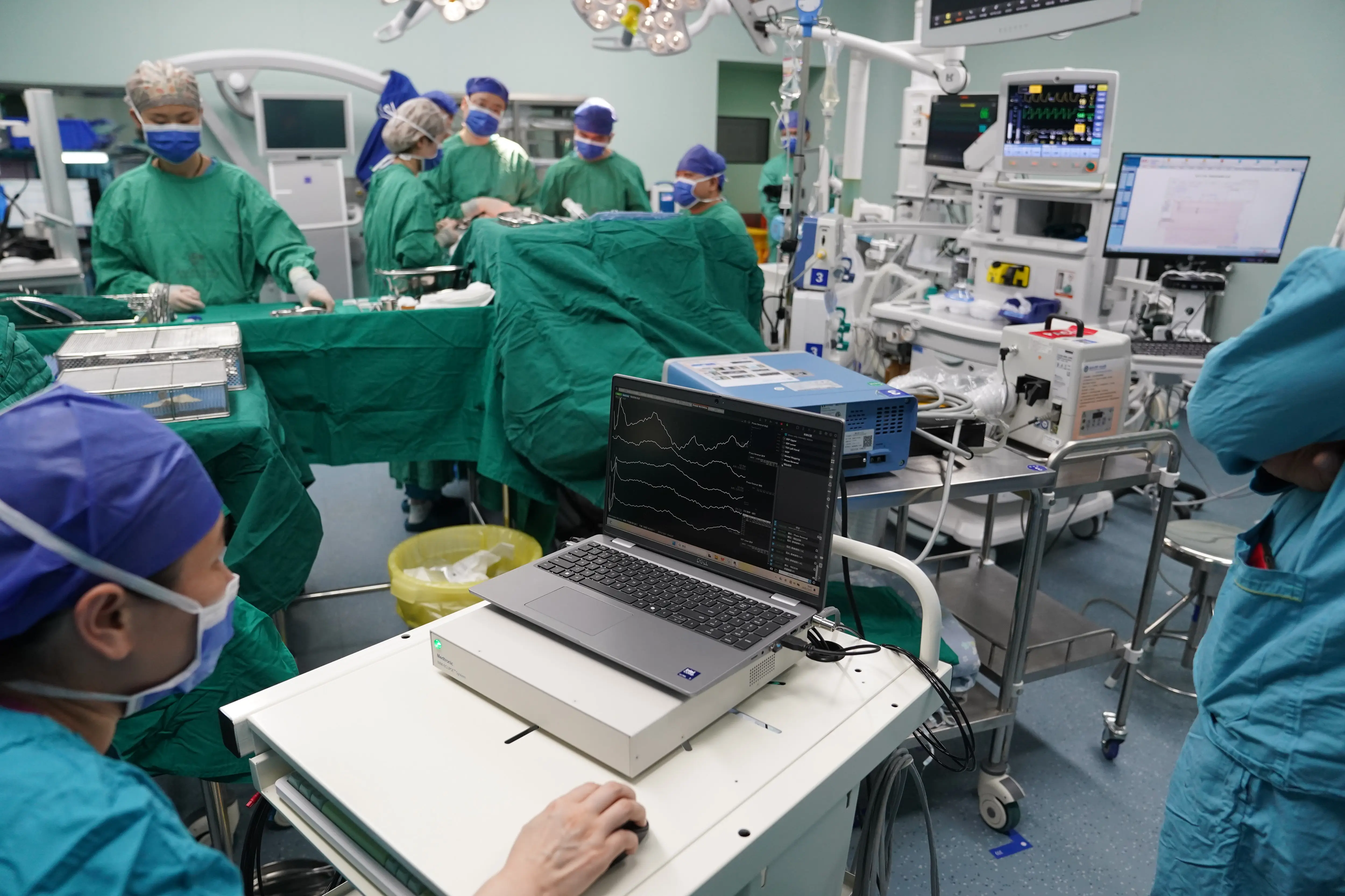 這張週歲生日賀卡背後，是滿滿的父愛和科技