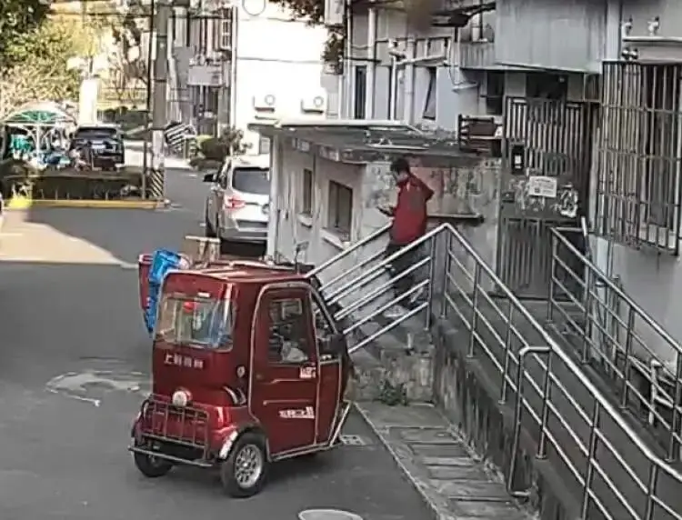 快遞員把7999元手機放門口，買家沒收到！20多天後，手機自己“報警”了