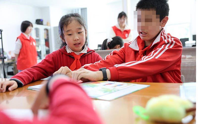 盲童健童共讀圖書 雲南釋出無障礙閱讀新書