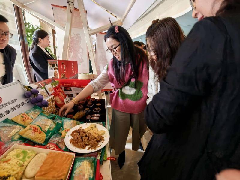 從舌尖到指尖：張家口19區縣進京擺攤，美食、文創一站式吸睛