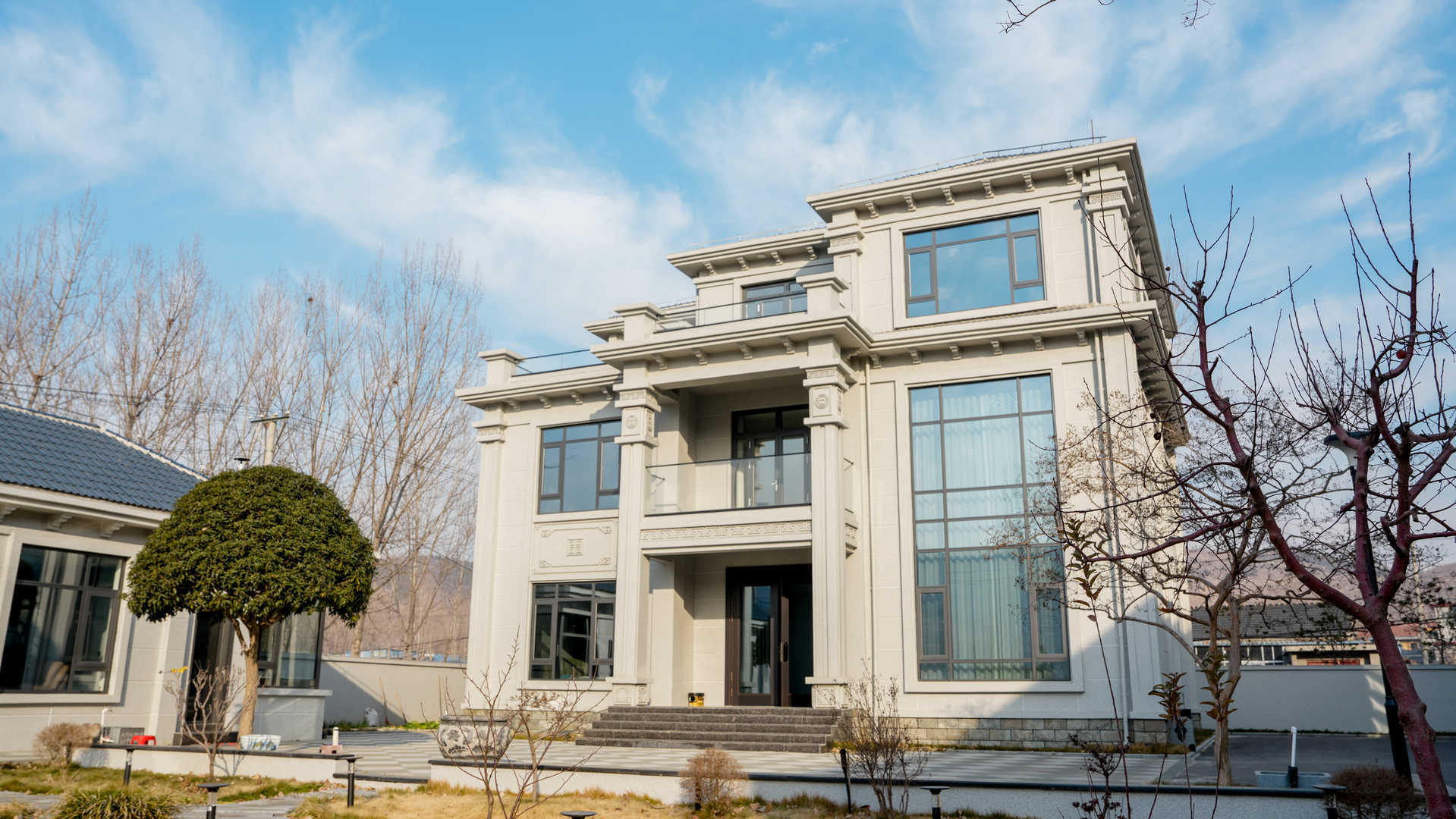 漫談靠譜的門窗十大品牌，時尚門窗來圖定製選哪家