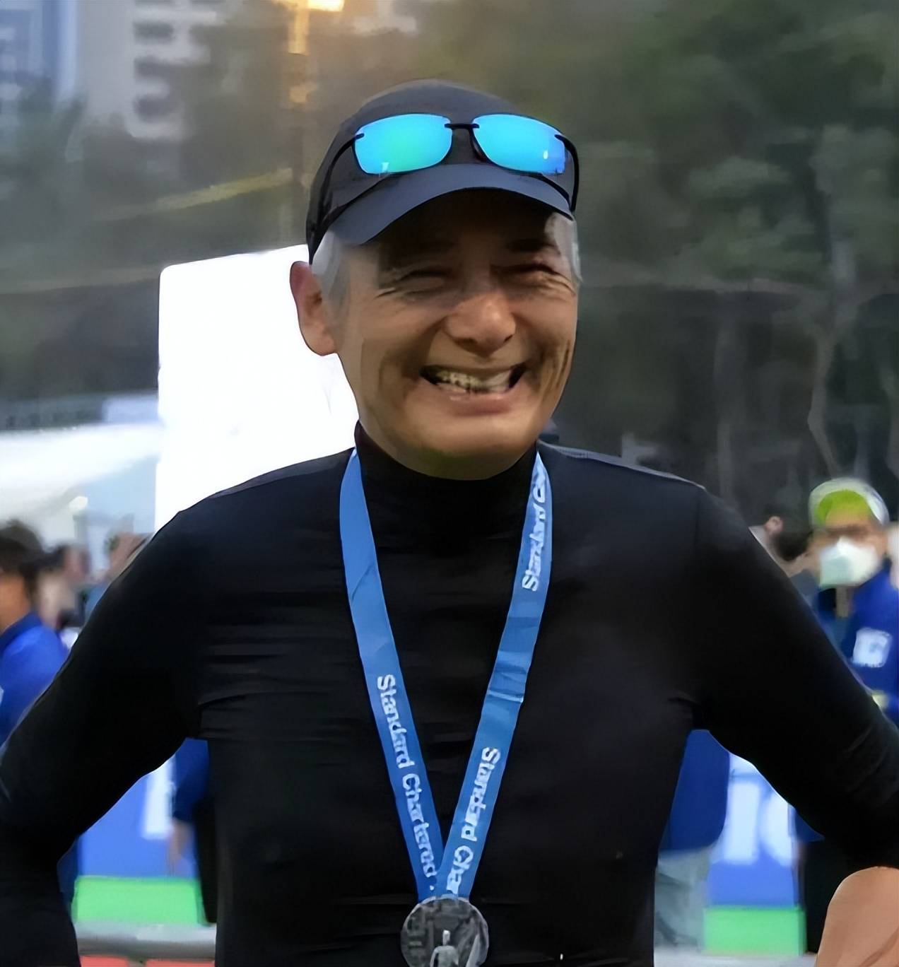 原創周潤發山頂洋房再降價出售，全屋裝修賣1.6億，賣了四年乏人問津
