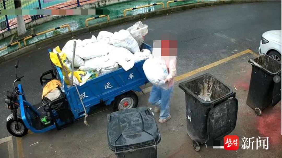 路口冒出三袋建築垃圾，南京江北新區綜合行政執法部門快速查處偷倒者