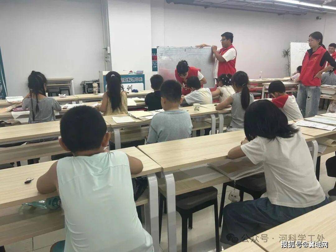 河北科技學院暑假大學生“返家鄉”社會實踐活動紀實報道