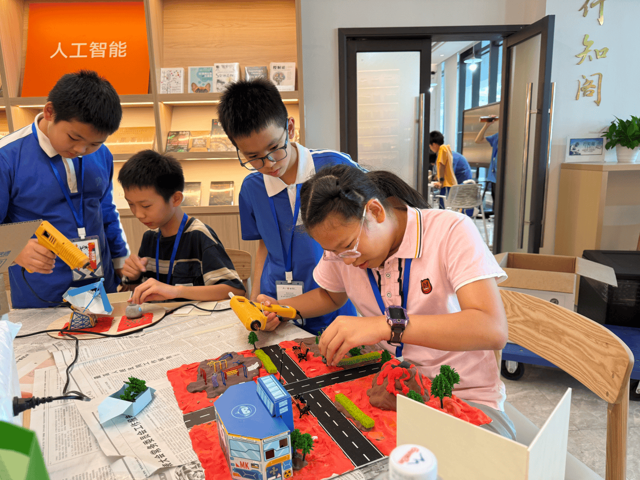 南山25名小學生搭建火星社羣，打造大中小科創教育一體化暑期實踐樣板