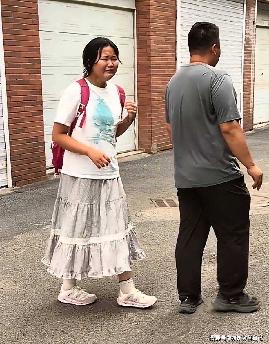原創“親媽不會這麼說女兒”，160斤小學女生照片火了，家長刻薄而不自知