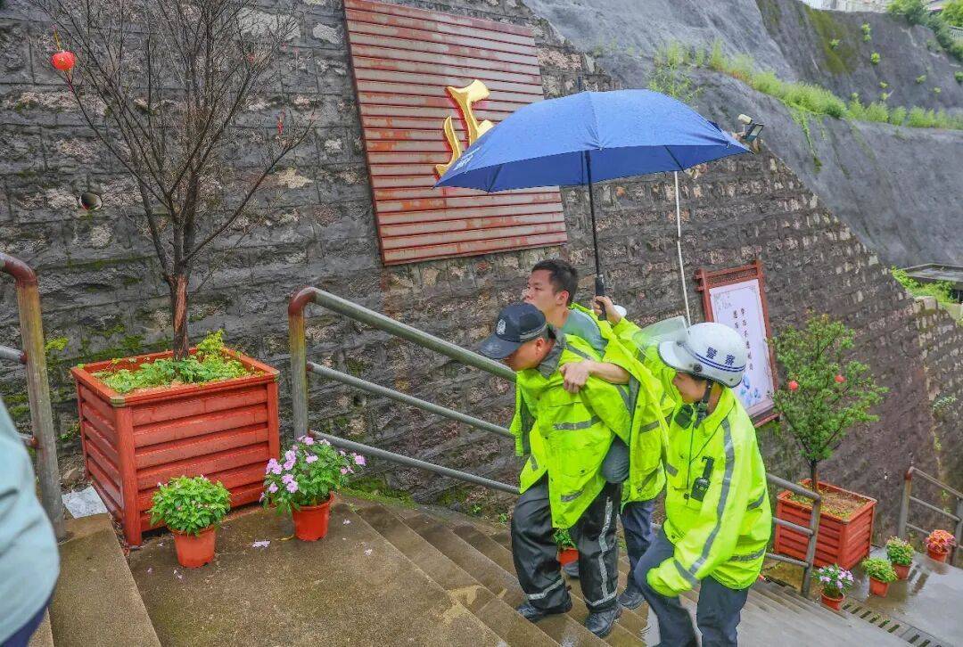 157級臺階，擋不住少年的大學夢！