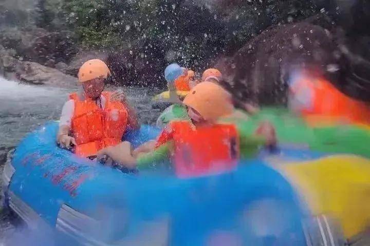 警惕！兩名大學生輕信網上攻略去漂流，結果……