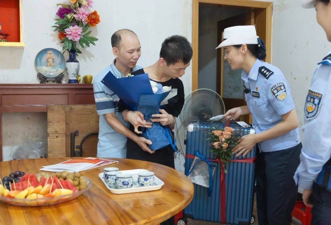 157級臺階，擋不住少年的大學夢！