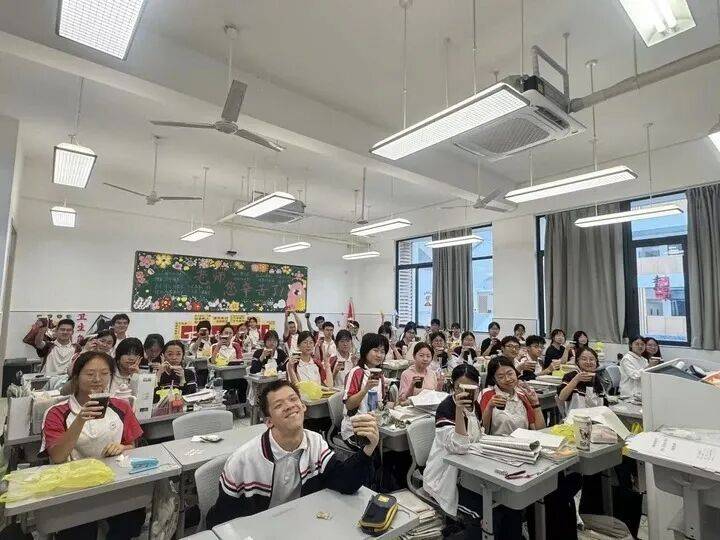 157級臺階，擋不住少年的大學夢！