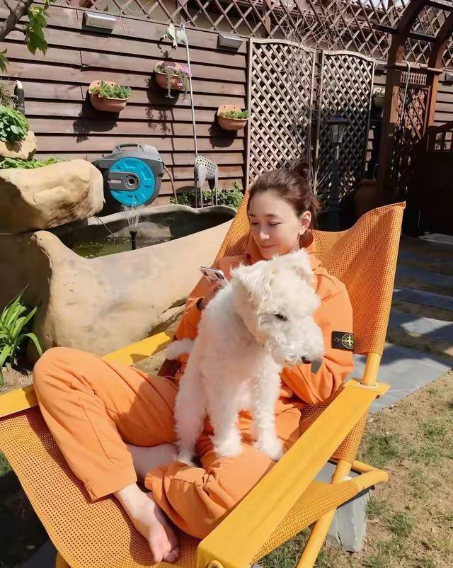 原創李小冉自稱享受獨自生活，11年婚姻被猜疑，此前曾宣佈搬家