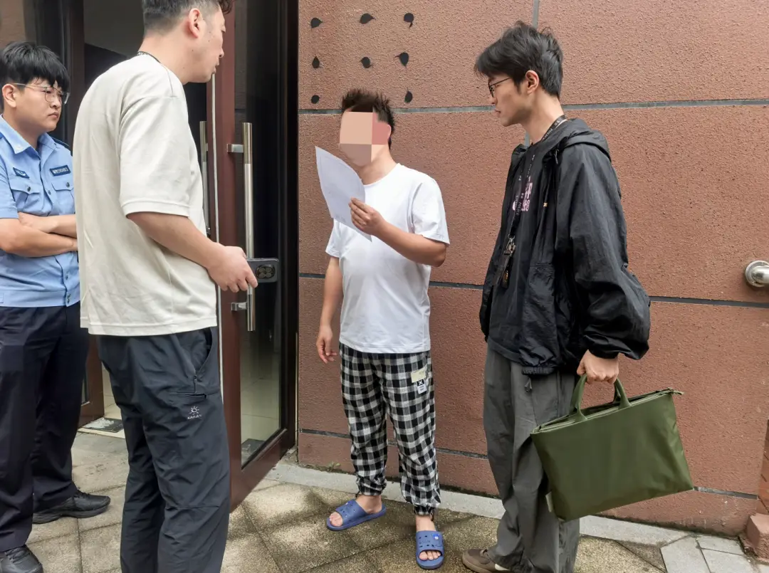 手握千萬粉絲大號，專門敲詐影視劇組、明星藝人！警方抓獲10人