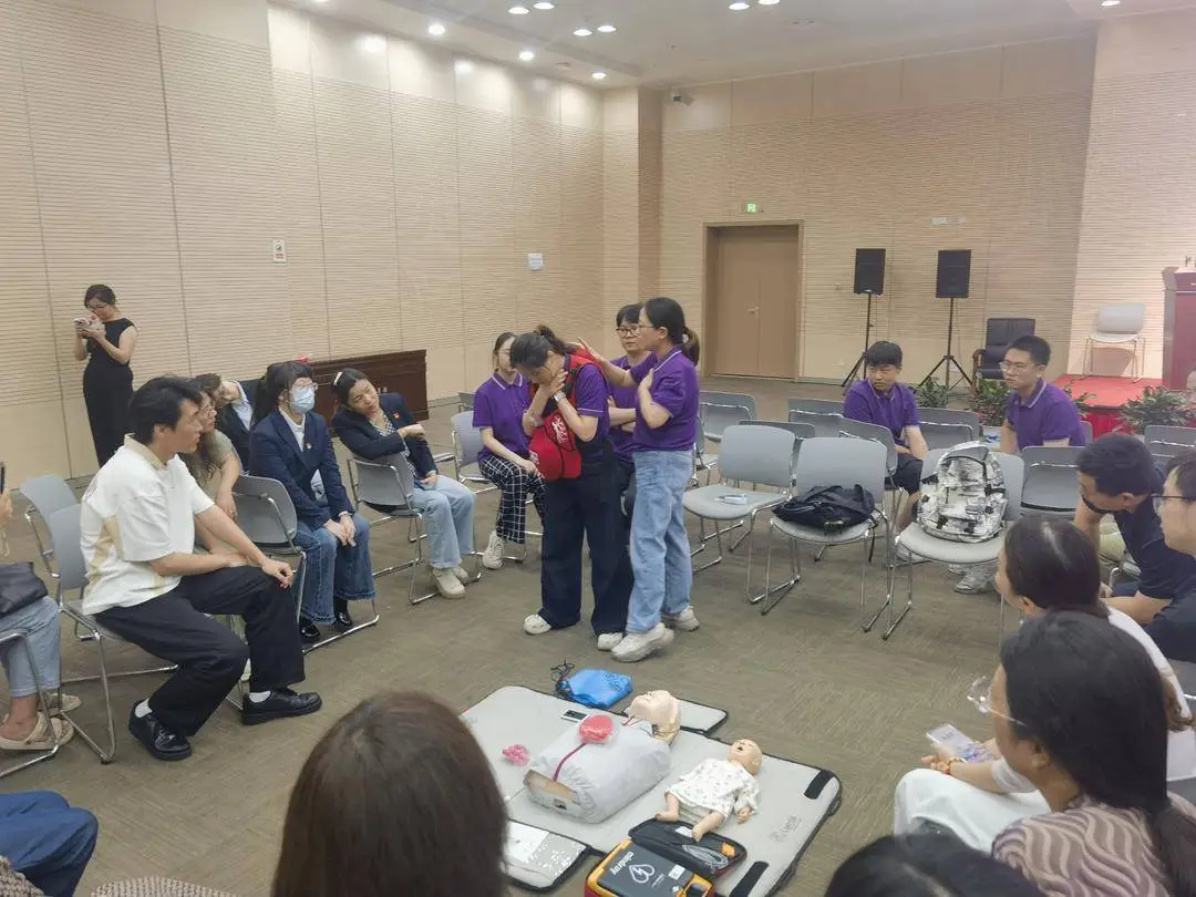 “醫路書香 攜手同行”，南京圖書館聯合中大醫院開展黨支部共建活動
