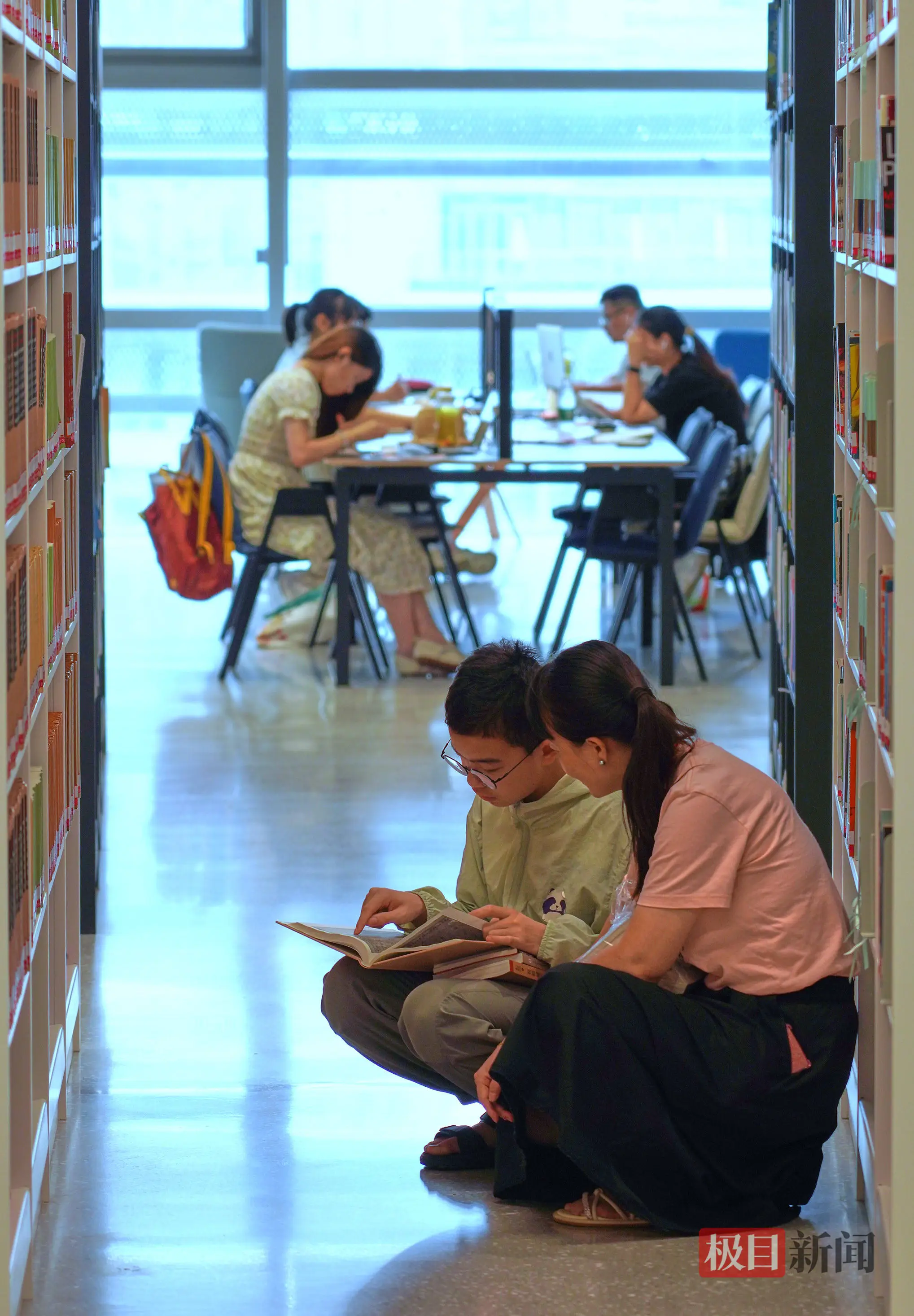 週末書香濃，武漢光谷圖書館迎來閱讀熱潮
