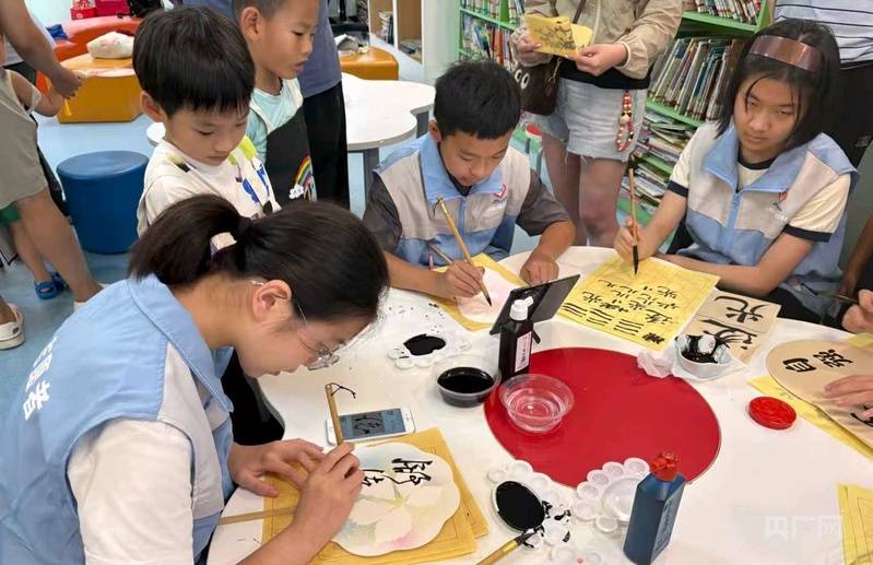 北京西城區青少年兒童圖書館舉辦非遺團扇主題活動