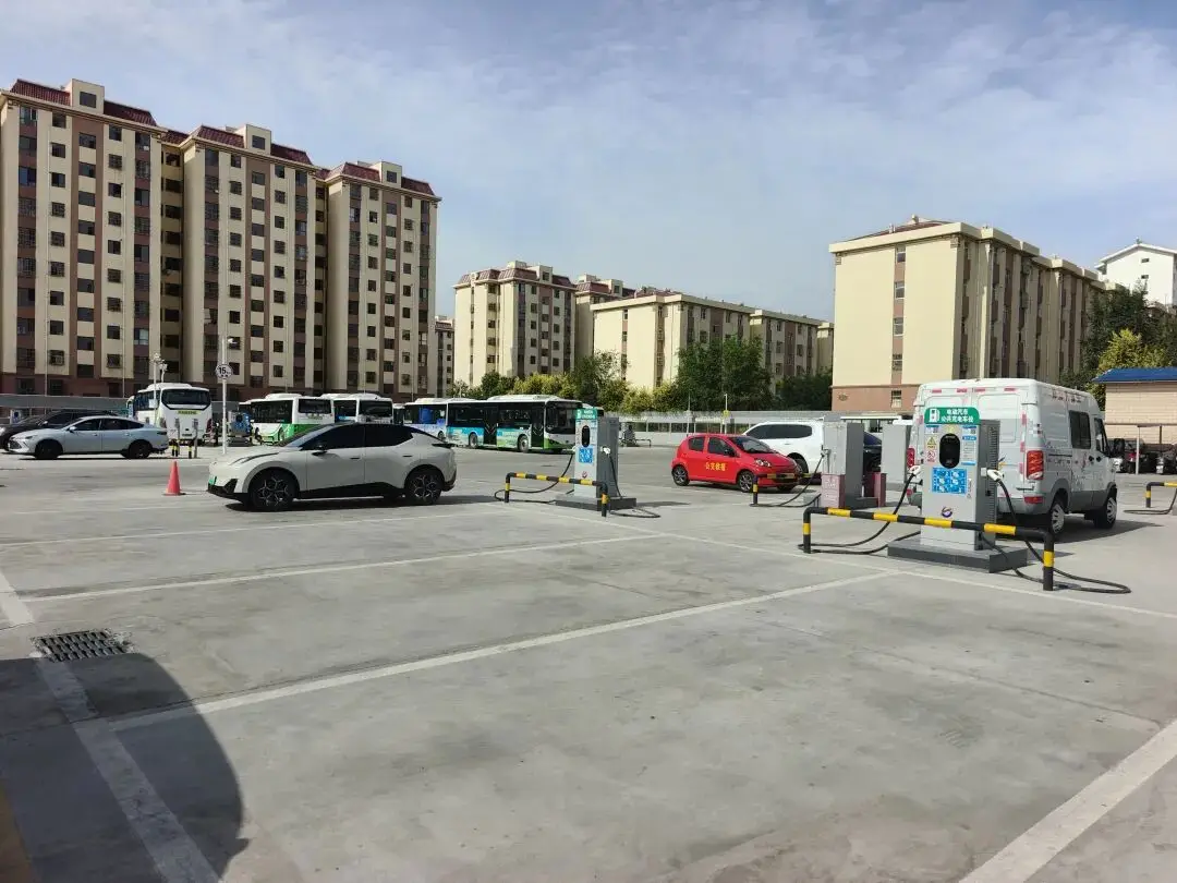 劉磊督導調研全市新能源汽車充電樁佈局及重點專案推進工作