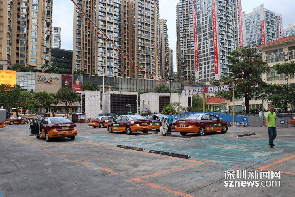 下午6點收車，晚上7點開市！深圳駕校空地變“深夜食堂”