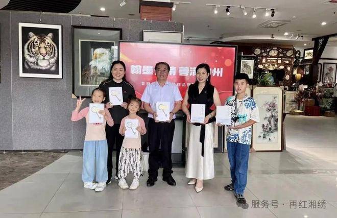 翰墨繡韻兩相融 曾昭才先生向長沙市湘繡研究所捐贈書法與著作 老中青攜手共傳湖湘文脈