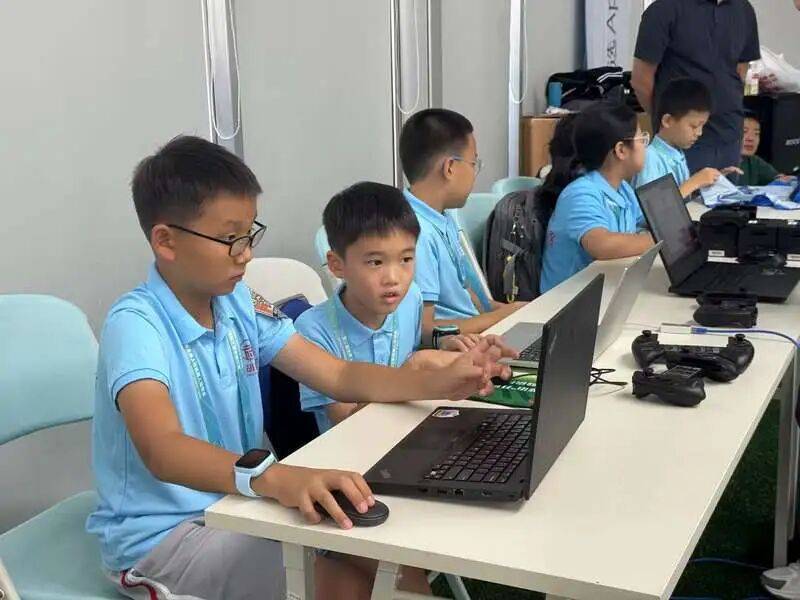 北京小學生挺進世界人形機器人運動會總決賽