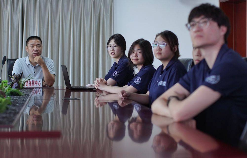 這個暑假，21名大學生在平谷“手搓”394米牆繪