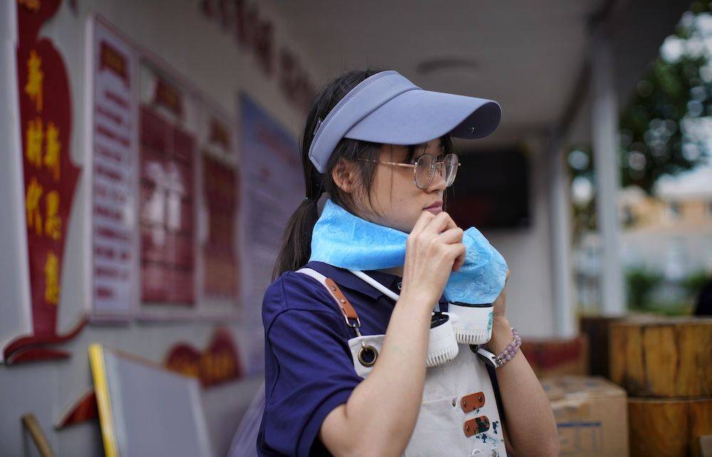 這個暑假，21名大學生在平谷“手搓”394米牆繪