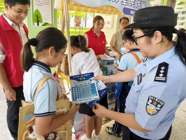 信用伴我行 知信更放心——平安融易東莞分公司聯合南城反詐走進小學開展金融反詐宣傳