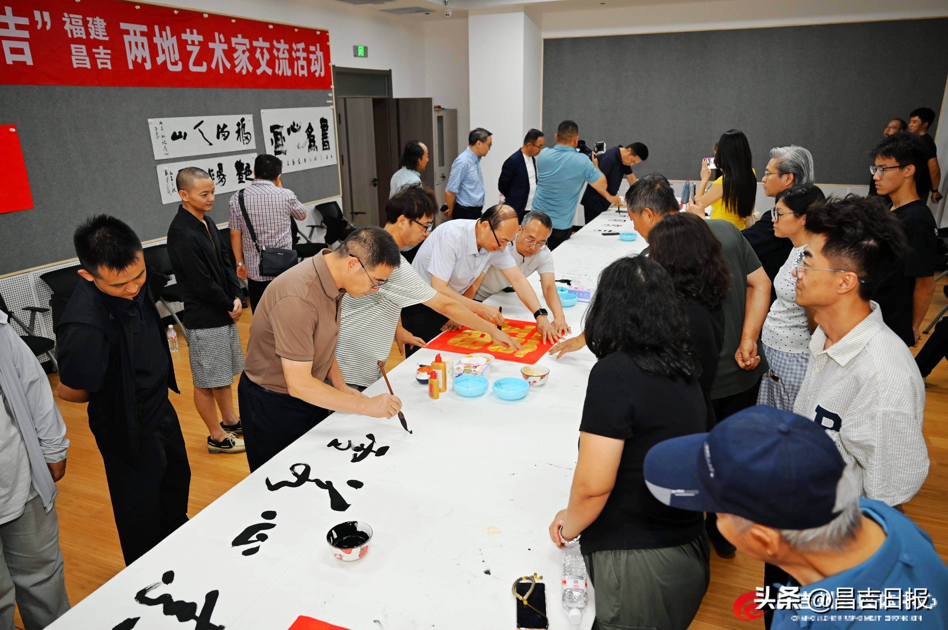閩昌情深翰墨飄香 雙書法藝術展在昌吉州美術館開幕