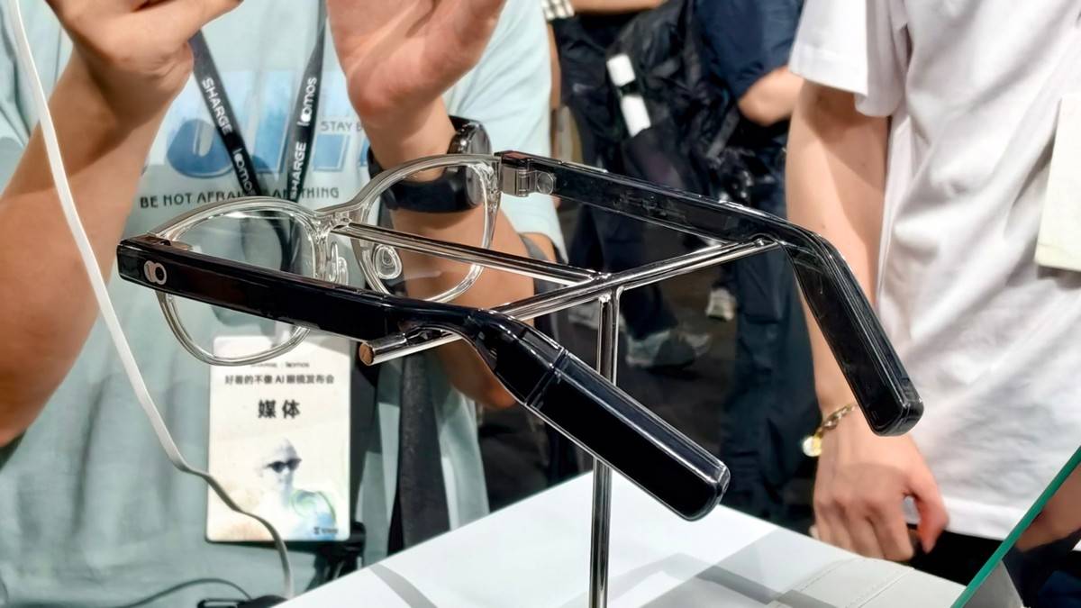 原創閃極loomos L1正式登場：主動AI記憶+換電架構，重新定義全天候AI眼鏡