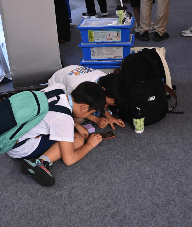 北京世界機器人大會哪來這麼多小學生…