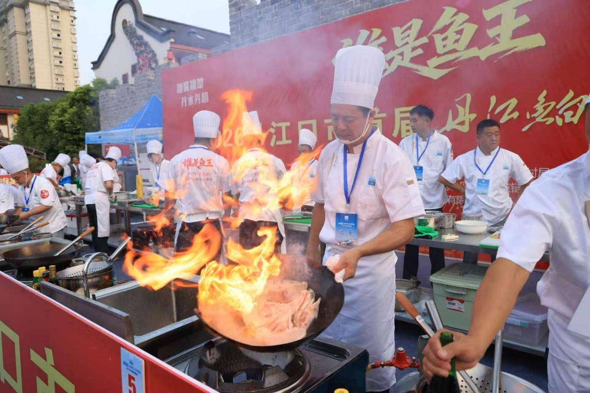 萬人爭品一鍋魚湯！ 2026丹江口“誰是魚王”美食爭霸賽點燃水都夏夜