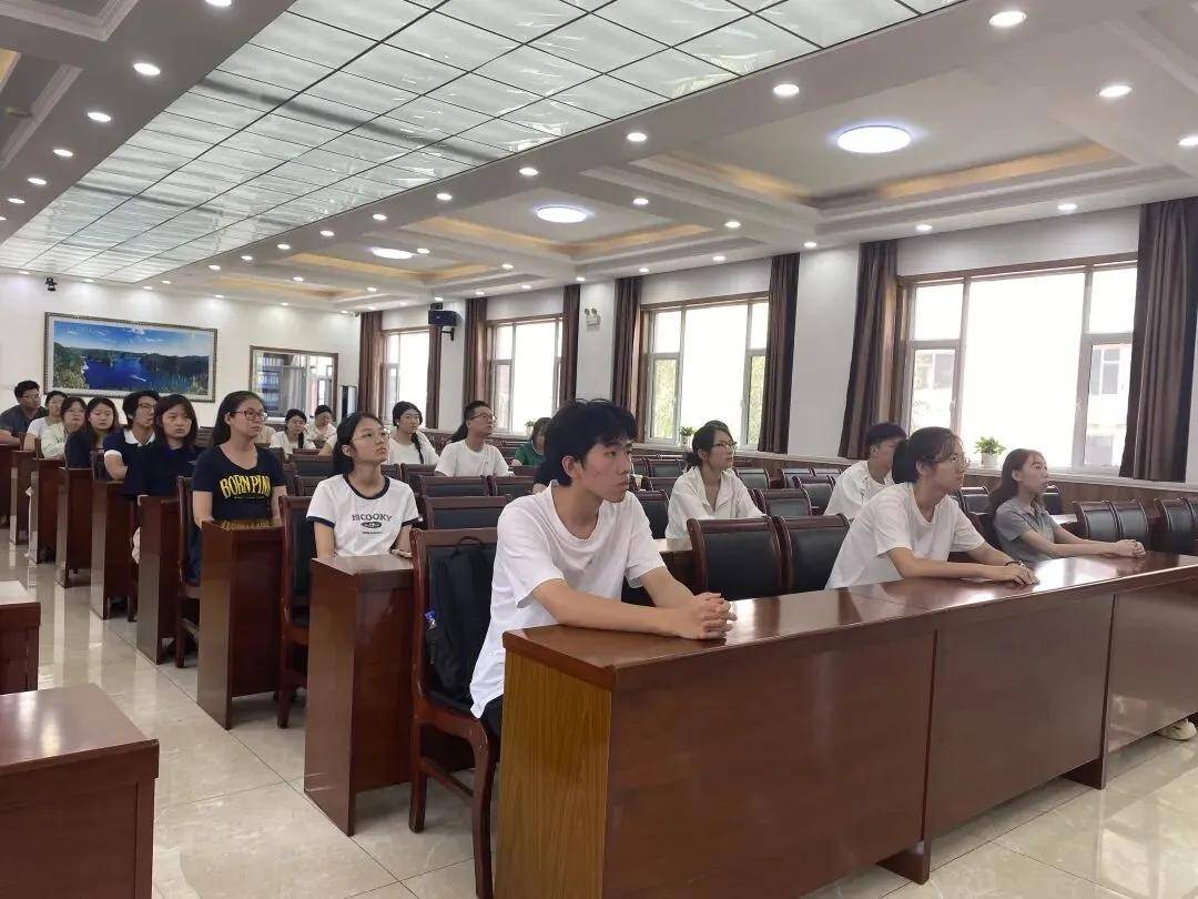 大學生回樺甸 探訪家鄉產業
