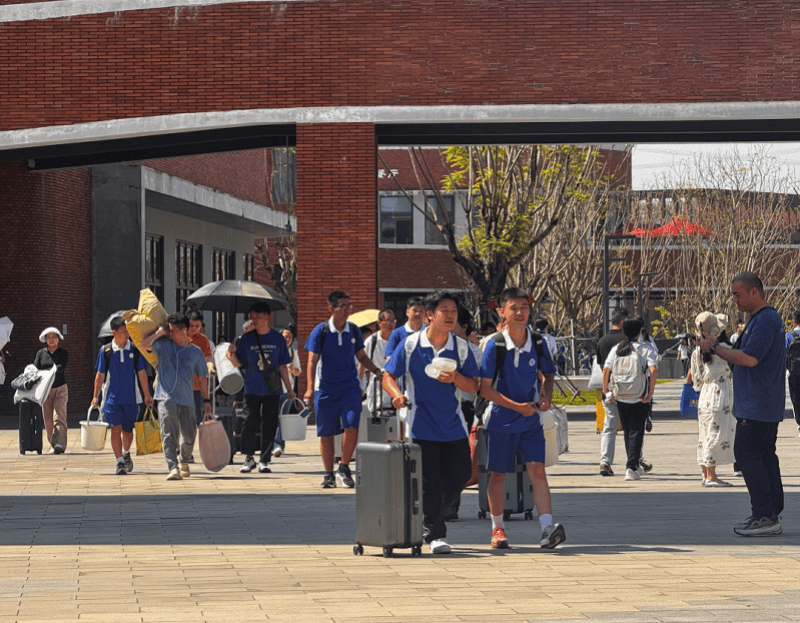 9900人！深圳中學高中園首次滿員執行