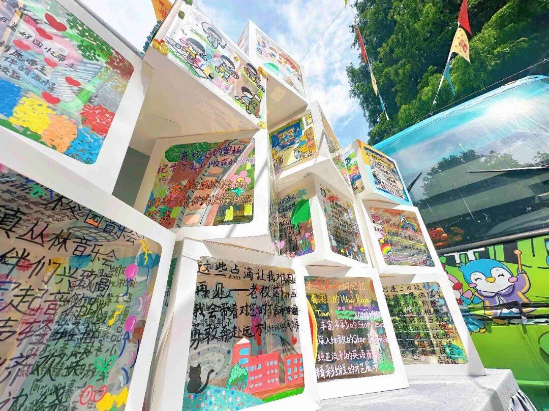 凌晨4點，一輛大巴被吊進小學校園！上海120歲名校搬家，孩子們將老城廂的記憶認真“打包”，帶去下一段旅程