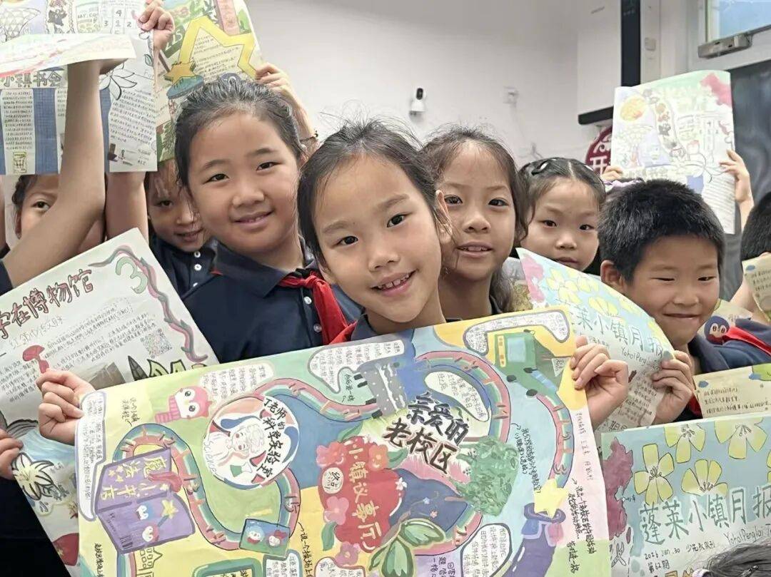 凌晨4點，一輛大巴被吊進小學校園！上海120歲名校搬家，孩子們將老城廂的記憶認真“打包”，帶去下一段旅程