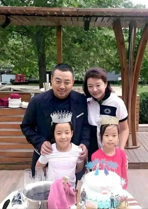 原創劉國樑爭議：年薪40萬，給女兒千萬級高爾夫教育，錢從哪來？