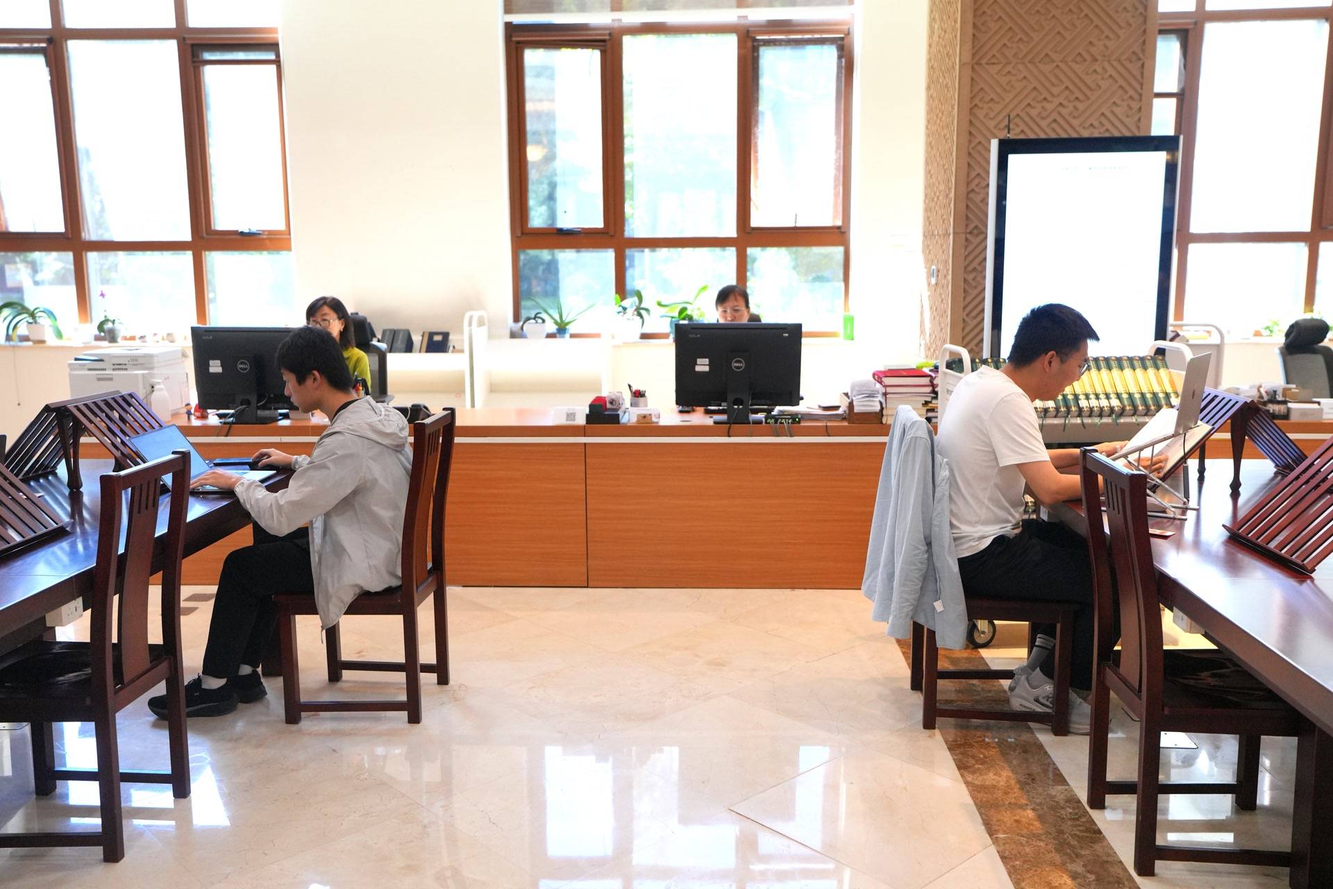 校館絃歌系列｜北大圖書館藏書量居全國高校之首！走進北大“一塔湖圖”的“圖”