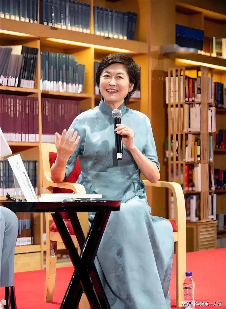 原創敬一丹生前談母親：年輕時是女強人，晚年散發女性魅力，我為她安頓了3個家